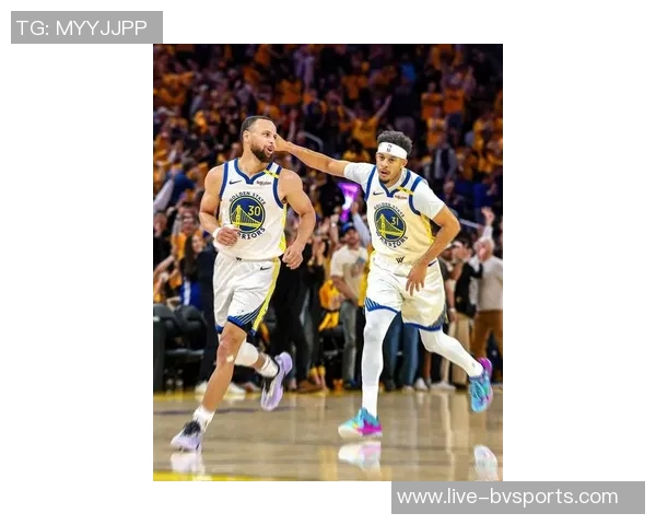 勇士新阵容亮相库里携手穆迪与威尔理查德共筑冠军梦想