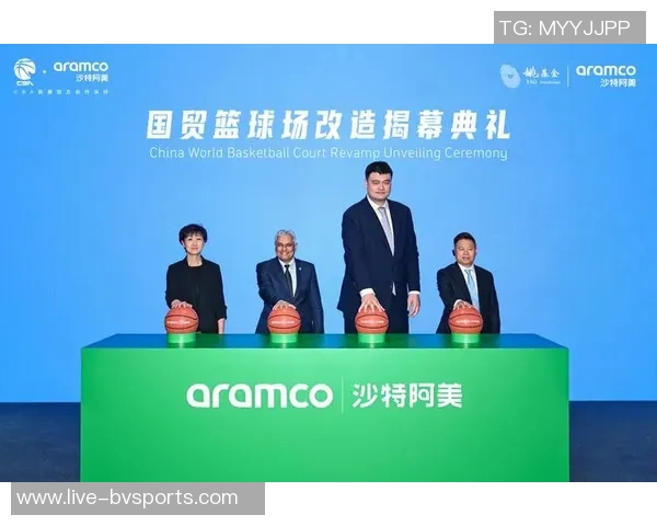 姚明谈篮球场内外的差异：透明竞技与复杂人生的对比分析